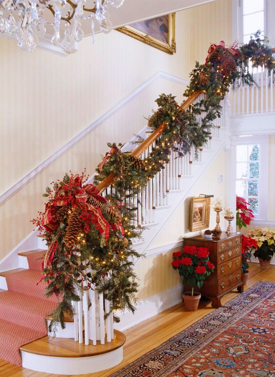 Amazing christmas stairs decoration idea #xmas #x-mas #christmas #christmasdecor #decoration #decoratingideas #festive #decorhomeideas