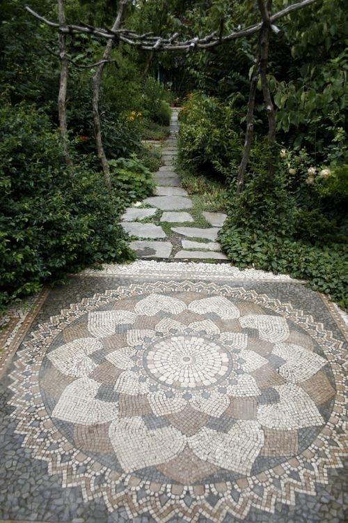 Bohemian stone carpet garden idea #gardenideas #gardeningtips #landscaping #decorhomeideas #pathway