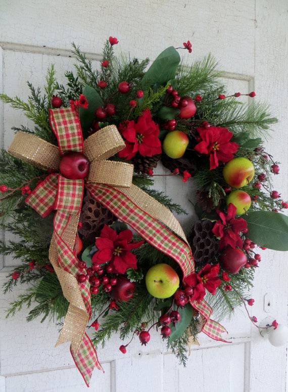 Christmas apple and berry wreath decoration idea #diy #xmas #x-mas #christmas #wreath #christmasdecor #decoration #decoratingideas #festive #decorhomeideas