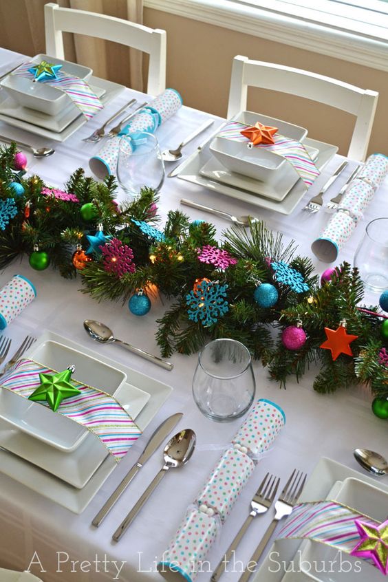 Colorful christmas table setting idea #xmas #x-mas #christmas #christmasdecor #decoration #decoratingideas #festive #decorhomeideas