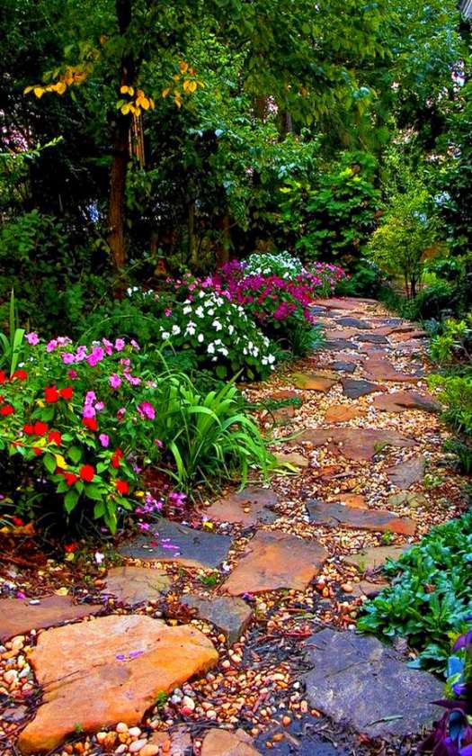 Colorful garden path rocks and stones decoration idea #gardenideas #gardeningtips #landscaping #decorhomeideas #pathway