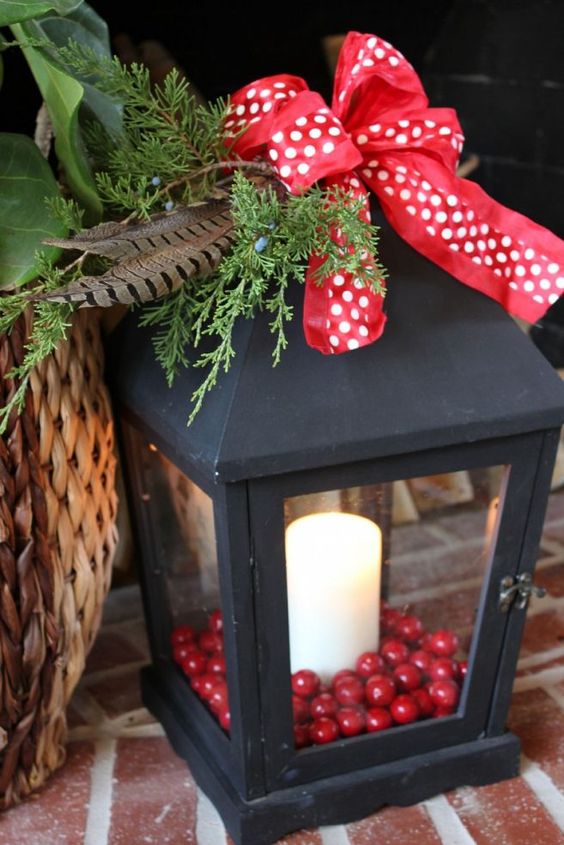 Cute christmas lantern decoration idea #xmas #x-mas #christmas #christmasdecor #decoration #decoratingideas #festive #decorhomeideas