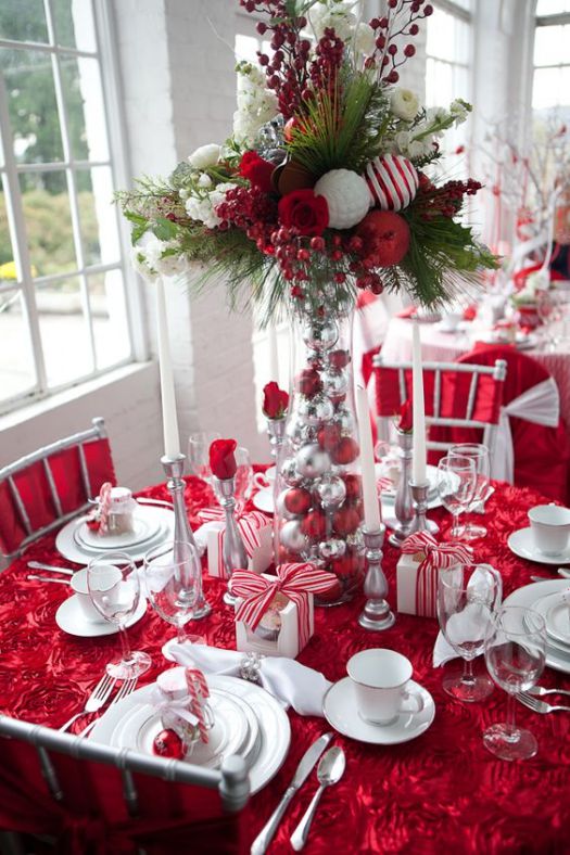 Red Christmas table setting idea #xmas #x-mas #christmas #tablesetting #homedecor #decoratingideas #centerpieces #festive #decorhomeideas