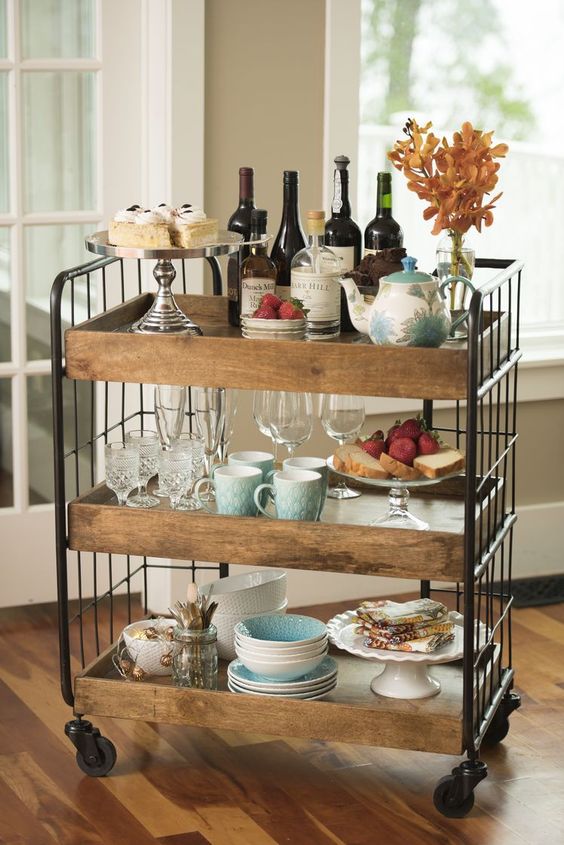 Rustic shelves table decor idea #rustic #rusticdecor #rusticfarmhouse #homedecor #decoratingideas #decorhomeideas