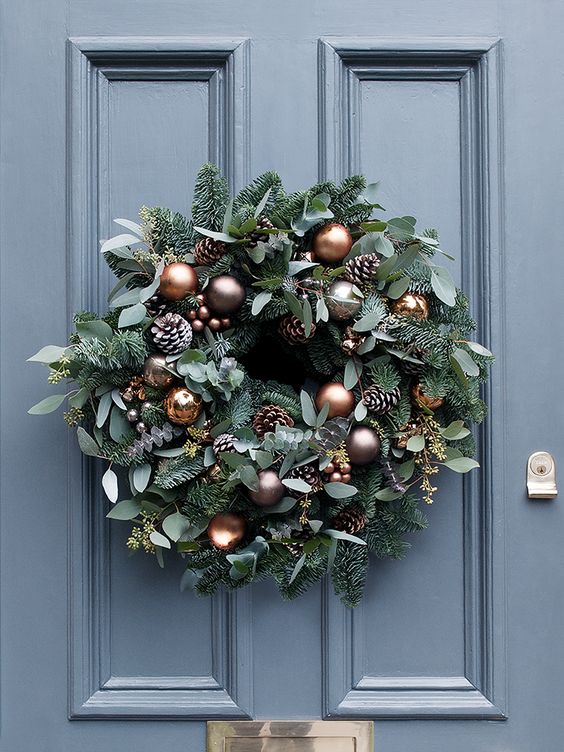 seasonal foliage cooper and mink baubles Christmas wreath #diy #xmas #x-mas #christmas #wreath #christmasdecor #decoration #decoratingideas #festive #decorhomeideas