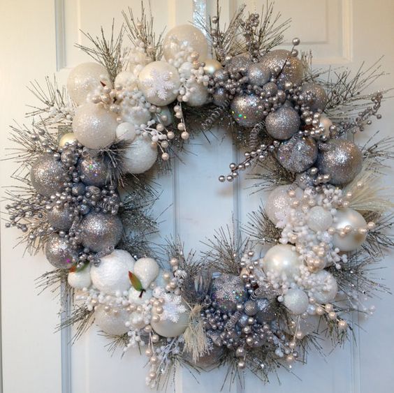 stunning silver white Christmas wreath #diy #xmas #x-mas #christmas #wreath #christmasdecor #decoration #decoratingideas #festive #decorhomeideas