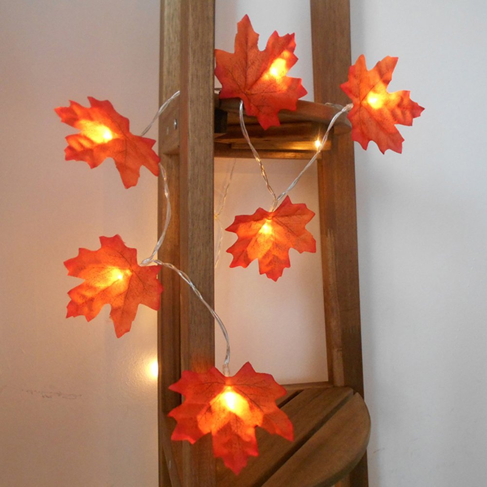 Thanksgiving garland with lamps #thanksgiving #falldecor #falldecorideas #festive #homedecor #decoratingideas #pumpkin #fall #decorhomeideas 