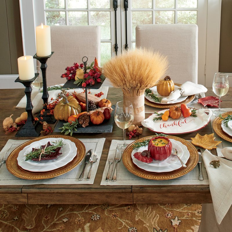 Colored Thanksgiving table decor #tablesetting #homedecor #falldecor #decoratingideas #falldecorideas #ornaments #decorhomeideas