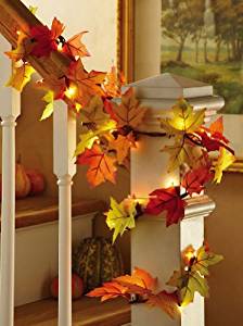Thanksgiving decor on stairs #thanksgiving #falldecor #falldecorideas #festive #homedecor #decoratingideas #pumpkin #fall #decorhomeideas 