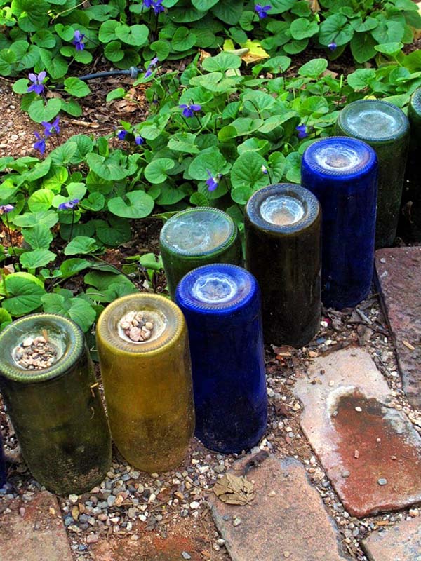 Creative Upside down Colorful Wine Bottle Edge #lawnedging #lawnedgingideas #landscaping #gardening #gardens #gardenideas #gardeninigtips #decorhomeideas