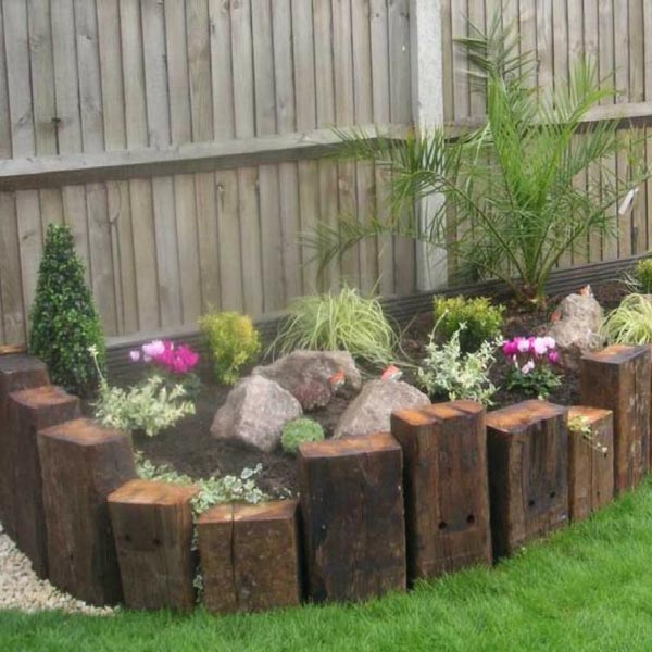 Wooden Garden Edging Ideas #lawnedging #lawnedgingideas #landscaping #gardening #gardens #gardenideas #gardeninigtips #decorhomeideas