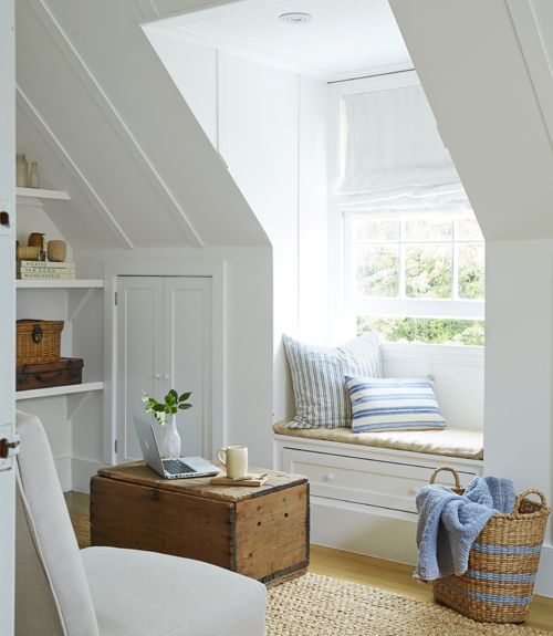 Airy and bright built-in reading nook #readingnook #nook #readingcorner #decoratingideas #homedecor #cozynook #decorhomeideas