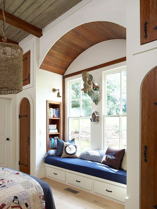 Great built-in window seat cozy reading nook #readingnook #nook #readingcorner #decoratingideas #homedecor #cozynook #decorhomeideas