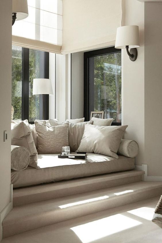 Reading nook in grey tones #readingnook #nook #readingcorner #decoratingideas #homedecor #cozynook #decorhomeideas