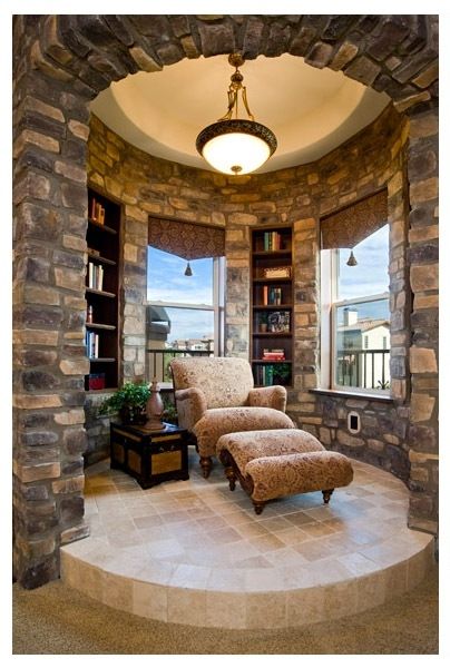 Reading nook in a rustic decor with wood and stone #readingnook #nook #readingcorner #decoratingideas #homedecor #cozynook #decorhomeideas