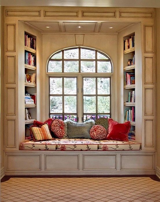 Great victorian window reading nook #readingnook #nook #readingcorner #decoratingideas #homedecor #cozynook #decorhomeideas