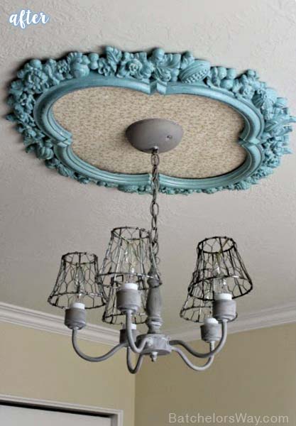 A fabric-filled frame as a ceiling medallion #diyproject #diy #makeover #homedecor #decorationideas #pictures #frames #vintage #decorhomeideas