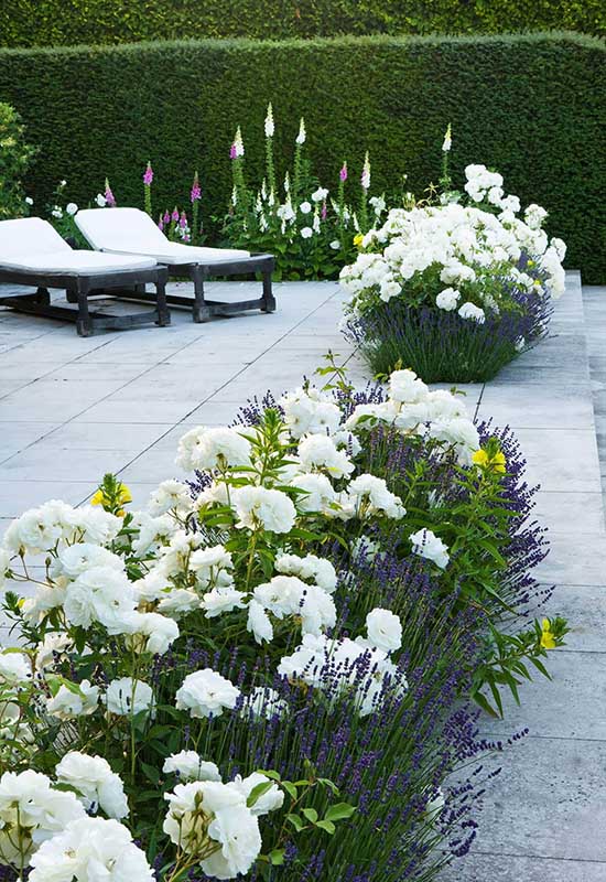 Tile Deck with Built In Flower Beds #flowerbed #gardens #decorhomeideas