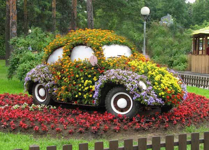 Unique Planter VW Beetle #diy #gardens #recycled #gardening #gardenideas #gardeningtips #decorhomeideas