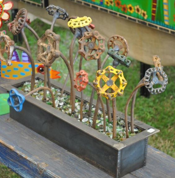 Faucet handle flowers #diy #gardens #recycled #gardening #gardenideas #gardeningtips #decorhomeideas