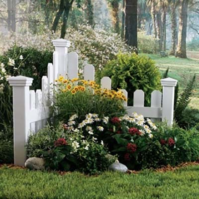 Flower bed ideas for corners and near fence #garden #corner #decorhomeideas