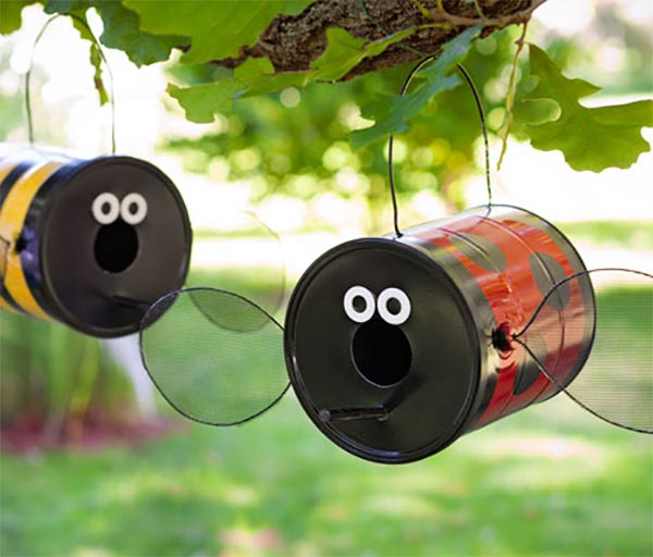 Ladybug and Bee Tin Can Bird Feeders DIY #diy #gardens #recycled #gardening #gardenideas #gardeningtips #decorhomeideas