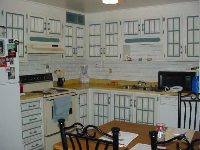 Ugly kitchen cabinets
