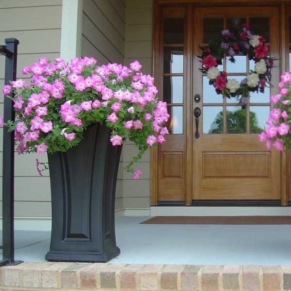 Cambridge Self Watering Plastic Pot Planter #flowerpot #planter #gardens #gardenideas #gardeningtips #decorhomeideas