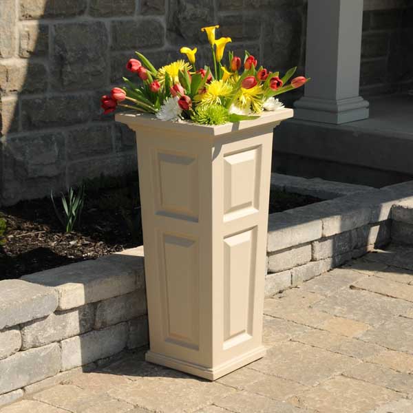 Nantucket Self Watering Plastic Pot flower Planter #flowerpot #planter #gardens #gardenideas #gardeningtips #decorhomeideas