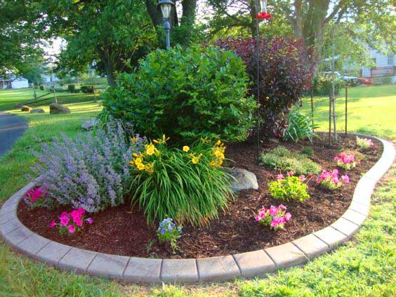 Small Flower Garden Ideas around lawn. #gardens #gardening #gardenideas #gardeningtips #decorhomeideas