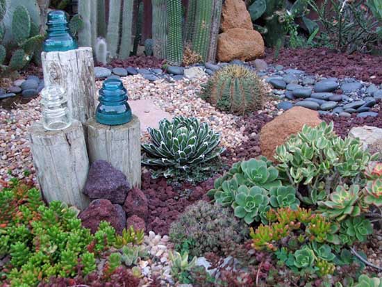 Succulent Garden Ideas with candle decoration. #succulent #succulentlove #gardens #gardening #gardenideas #gardeningtips #succulents #decorhomeideas