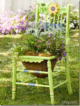 Chair flower planter #flowerpot #planter #gardens #gardenideas #gardeningtips #decorhomeideas