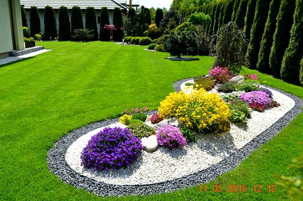 Colorful flowers garden idea. #gardens #gardening #gardenideas #gardeningtips #decorhomeideas