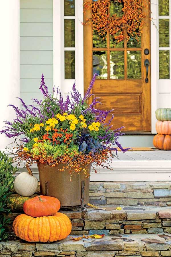 Copper bucket fall front door flower pot ideas #flowerpot #planter #gardens #gardenideas #gardeningtips #decorhomeideas