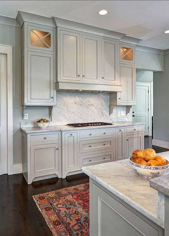 Gray cabinets with built-in lights #kitchen #graycabinets #graypaint #graykitchencabinets #homedecor #decoratingideas #decorhomeideas
