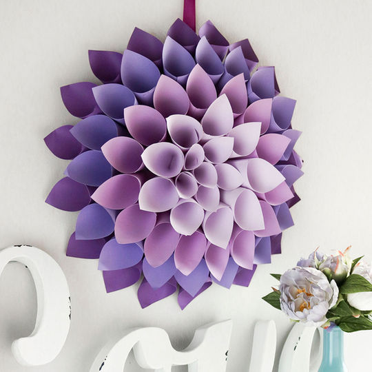 Diy dahlia paper wreath #diy #paper #wreath #dahlia #teen #bedroom