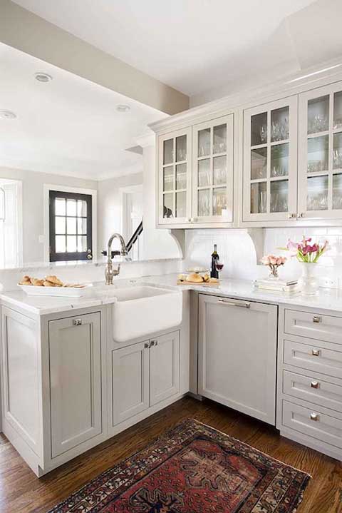 Light gray cabinets and apron sink design #kitchen #graycabinets #graypaint #graykitchencabinets #homedecor #decoratingideas #decorhomeideas