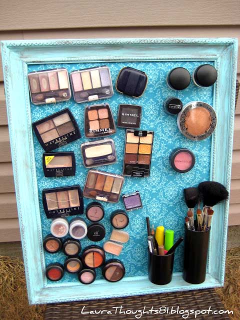 Make-up DIY magnet frame for teen girl bedroom #makeup #storage #organization #teen #girl #bedroom