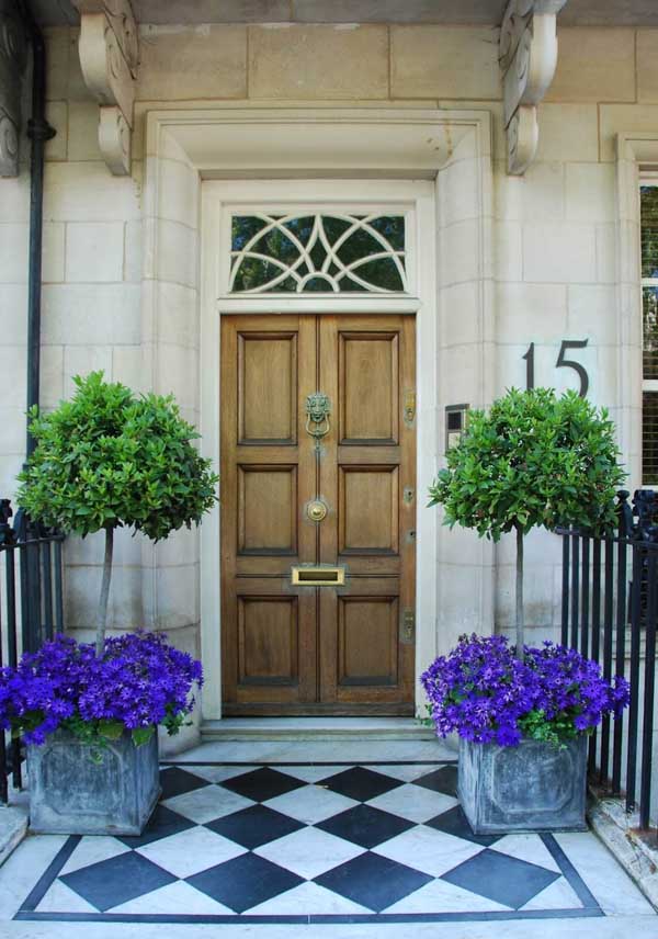 Flower pot idea from metal box for front door #flowerpot #planter #gardens #gardenideas #gardeningtips #decorhomeideas