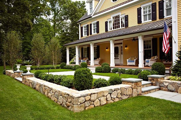 Raised garden bed made of stones #gardens #gardening #gardenideas #gardeningtips #decorhomeideas