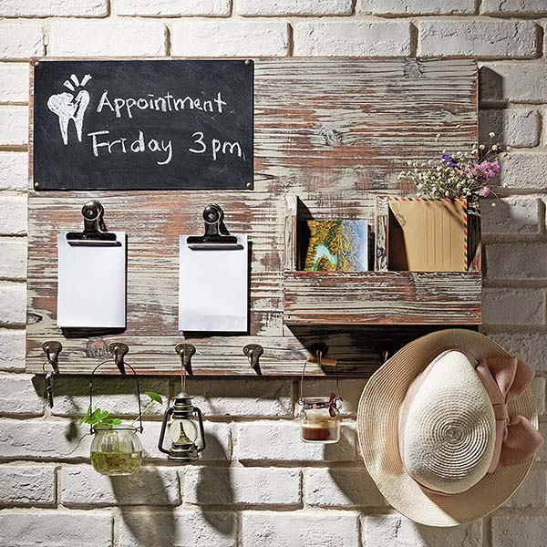 Wall mount chalkboard memo clips farmhouse decor #farmhouse #farmhousedecor #storage #organization #farmhousestorage #decorhomeideas