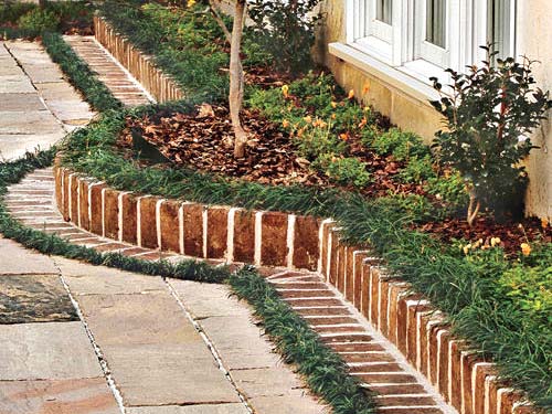 Brick border flower bed #flowerbed #brick #garden #gardenideas #landscaping #gardening #decorhomeideas