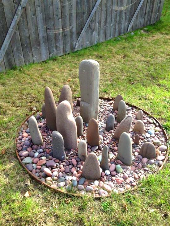 Circle of stones garden decoration #gardens #gardening #gardenideas #gardeningtips #decorhomeideas