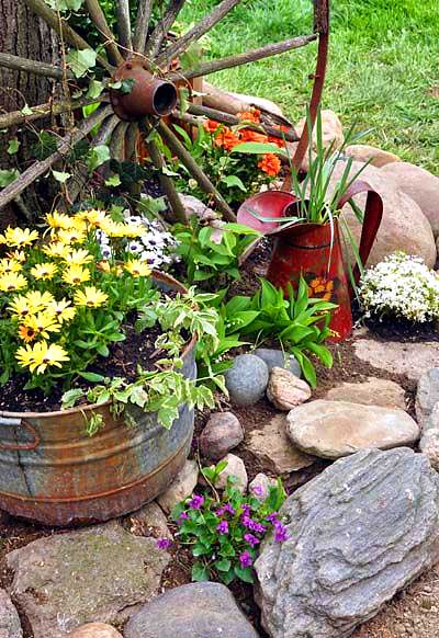 Country garden flower bed #flowerbed #flowerpot #planter #gardens #gardenideas #gardeningtips #decorhomeideas