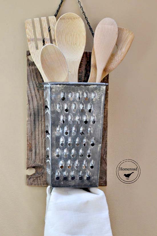 Farmhouse cheese grater kitchen organizer #cheesegrater #farmhouse #farmhousedecor #storage #organization #farmhousestorage #decorhomeideas