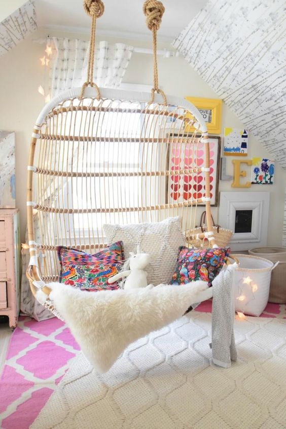 Hanging chair teen bedroom decor #teengirlbedroom #girlbedroom #teenbedroom #bedroom #homedecor #decorhomeideas 