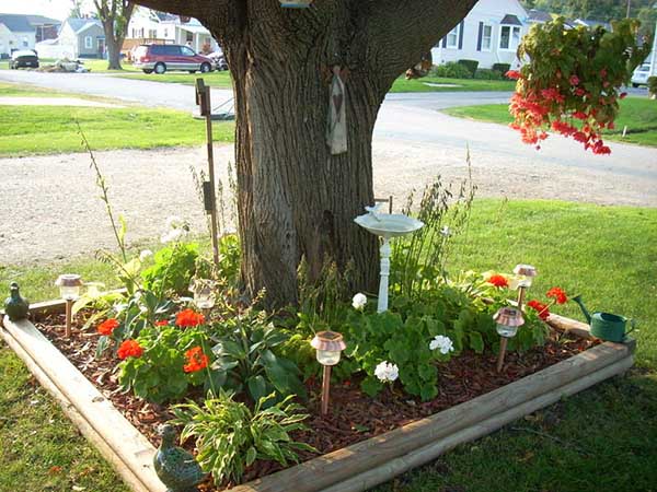 Rectangular flower bed around tree #flowerbed #flowerpot #planter #gardens #gardenideas #gardeningtips #decorhomeideas