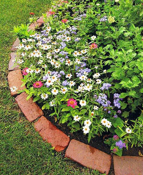 Round brick flower bed design #flowerbed #brick #garden #gardenideas #landscaping #gardening #decorhomeideas