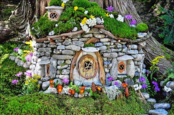Stone miniature house garden decoration #gardens #gardening #gardenideas #gardeningtips #decorhomeideas