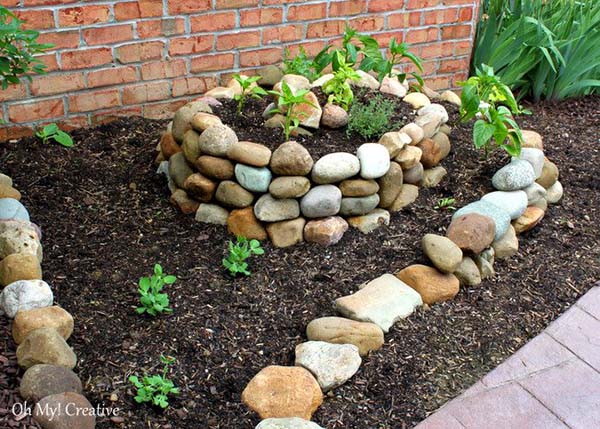 Vegetables garden in a spiral #gardens #gardening #gardenideas #gardeningtips #decorhomeideas